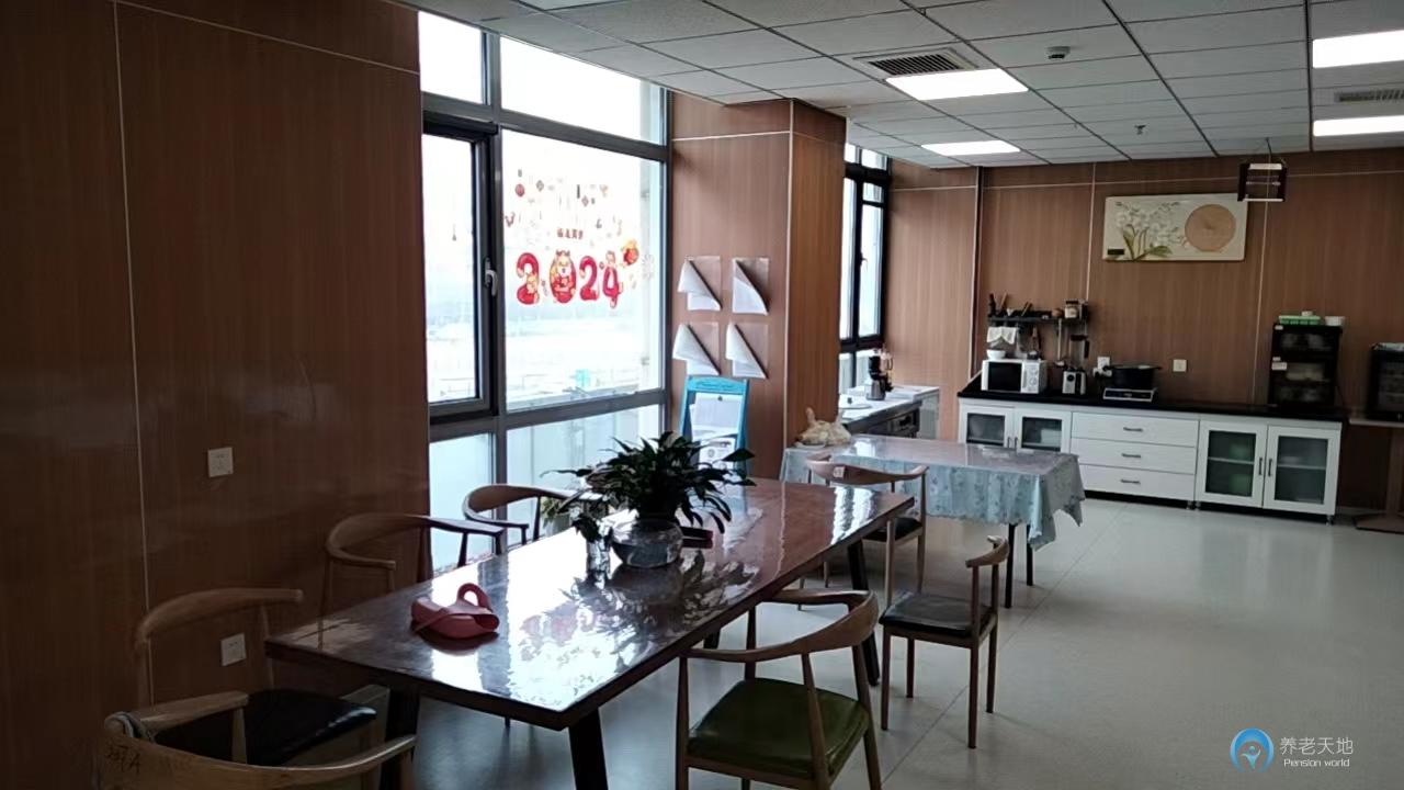 天津賀余年醫(yī)養(yǎng)中心（梅江津門(mén)湖店）